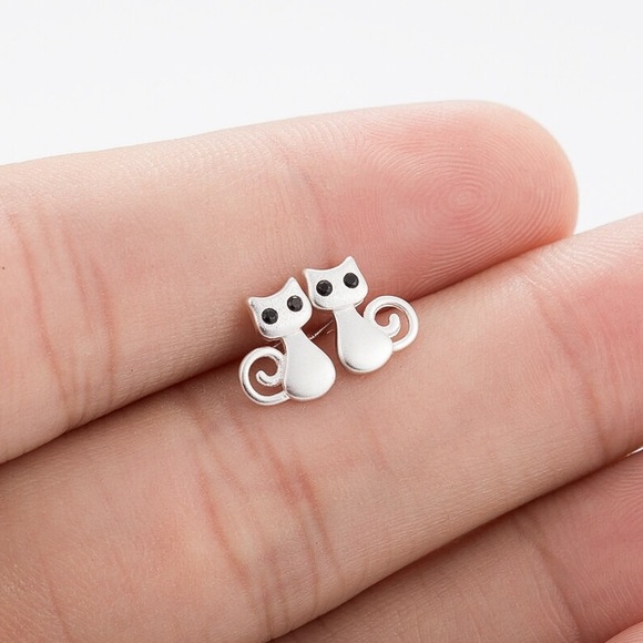 Any 3/$25! Silver Cat w/Black Eyes Stud Earrings - Picture 3 of 7